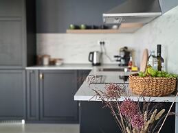 Exclusive Seafront Suites with hot tub