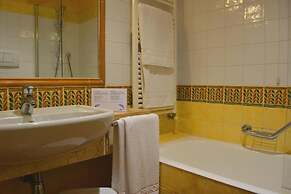 Tranquil Lantana Resort 2 Bedroom Apartments for 7 People