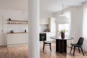 Queens Courtyard by Daniel & Jacob's