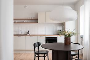 Queens Courtyard by Daniel & Jacob's