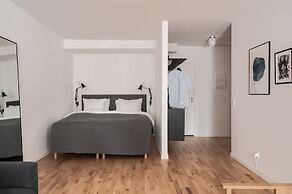 Queens Courtyard by Daniel & Jacob's