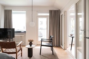 Queens Courtyard by Daniel & Jacob's