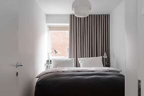 Queens Courtyard by Daniel & Jacob's
