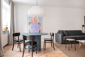 Queens Courtyard by Daniel & Jacob's