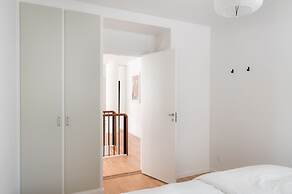 Queens Courtyard by Daniel & Jacob's