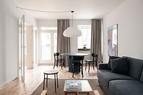 Queens Courtyard by Daniel & Jacob's