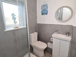 22 Longstone Park