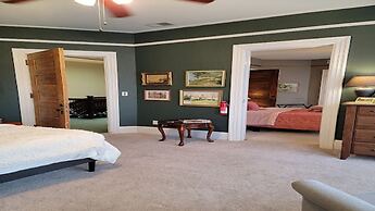 The Kings Throne Inn and Guest House