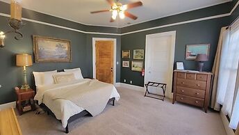 The Kings Throne Inn and Guest House