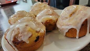 The Kings Throne Inn and Guest House