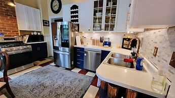 The Kings Throne Inn and Guest House