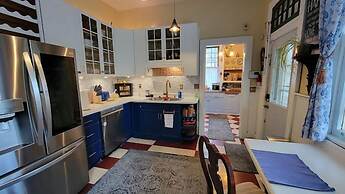 The Kings Throne Inn and Guest House