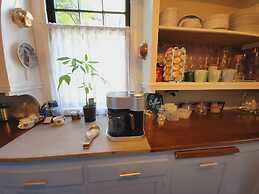 The Kings Throne Inn and Guest House