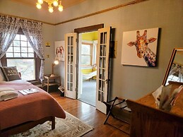 The Kings Throne Inn and Guest House