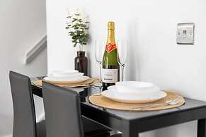 Cute Modern Mews Home in Oldbury