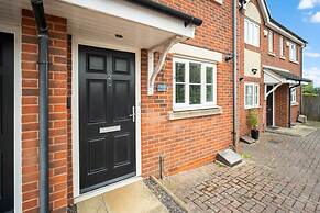 Cute Modern Mews Home in Oldbury