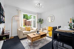 Cute Modern Mews Home in Oldbury