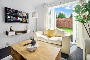 Cute Modern Mews Home in Oldbury