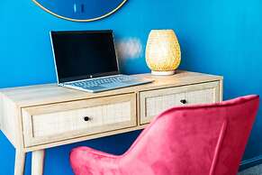 Bright Modern Home Near Birmingham