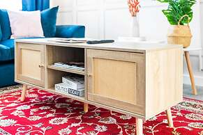 Bright Modern Home Near Birmingham