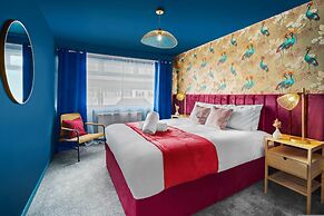 Bright Modern Home Near Birmingham