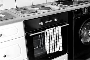 Bright Modern Home Near Birmingham