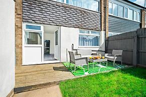 Bright Modern Home Near Birmingham