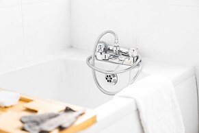 Bright Modern Home Near Birmingham