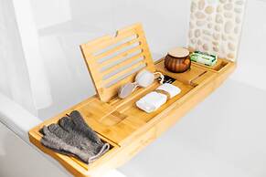 Bright Modern Home Near Birmingham