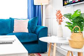 Bright Modern Home Near Birmingham