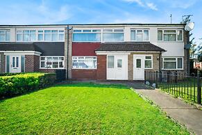 Bright Modern Home Near Birmingham