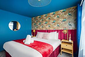 Bright Modern Home Near Birmingham