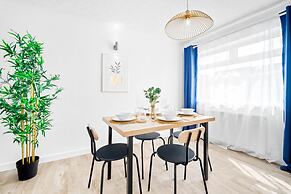 Bright Modern Home Near Birmingham