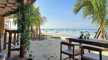 Aluna Beach Apartments