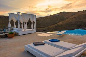 Inviting 8-bed Villa in Ermoupoli - Villa Blueros