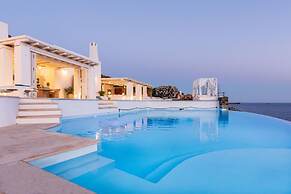 Inviting 8-bed Villa in Ermoupoli - Villa Blueros