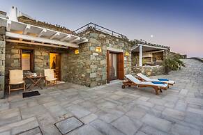 Inviting 8-bed Villa in Ermoupoli - Villa Blueros