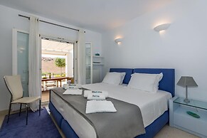 Inviting 8-bed Villa in Ermoupoli - Villa Blueros