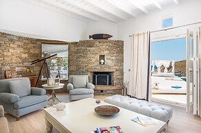 Inviting 8-bed Villa in Ermoupoli - Villa Blueros