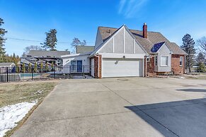 Cozy Tiffin House w/ Private Pool: 1 Mi to Town!