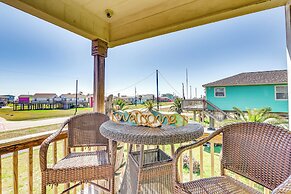Walk to Shore: Surfside Beach Home w/ Balcony!