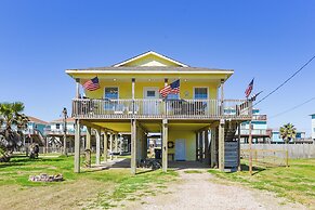Walk to Shore: Surfside Beach Home w/ Balcony!