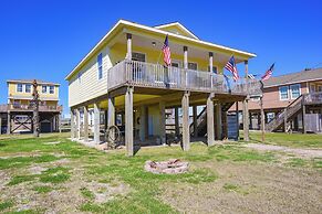 Walk to Shore: Surfside Beach Home w/ Balcony!
