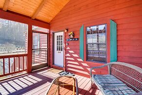 Cozy Dillard Cabin w/ Mountain Views & Pool Access
