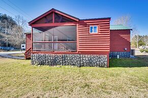 Cozy Dillard Cabin w/ Mountain Views & Pool Access