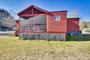 Cozy Dillard Cabin w/ Mountain Views & Pool Access