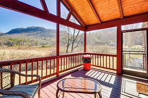 Cozy Dillard Cabin w/ Mountain Views & Pool Access