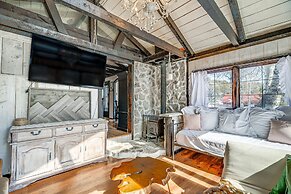 Pet-friendly Guffey Vacation Rental w/ Deck!