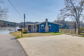 Bright Shelby Cottage w/ Deck & Creek Views!