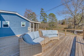 Bright Shelby Cottage w/ Deck & Creek Views!